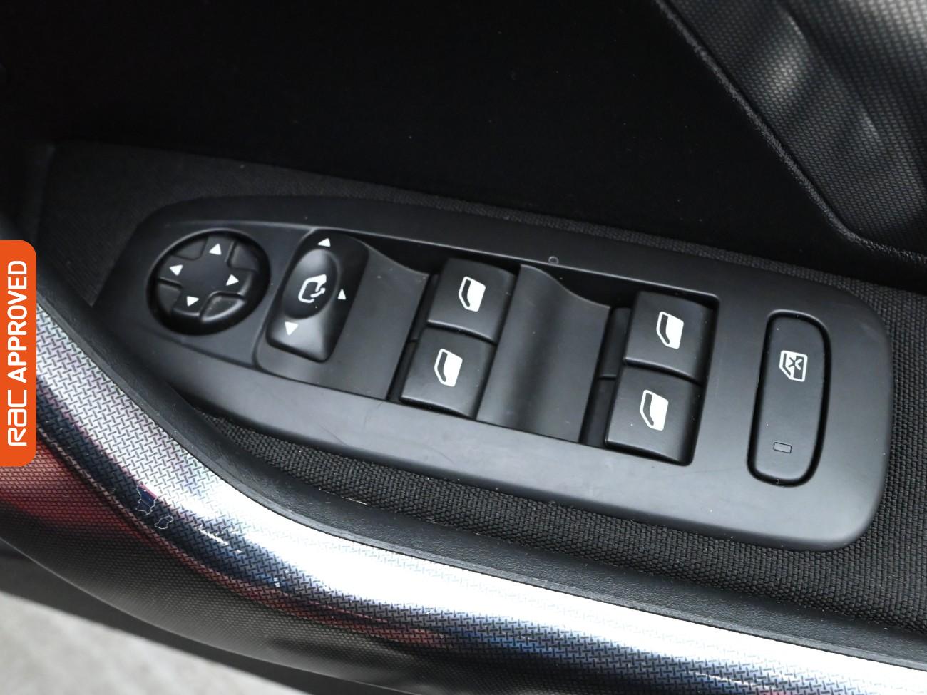 Used Peugeot 2008 2016 for sale - 76641884: Photo 25