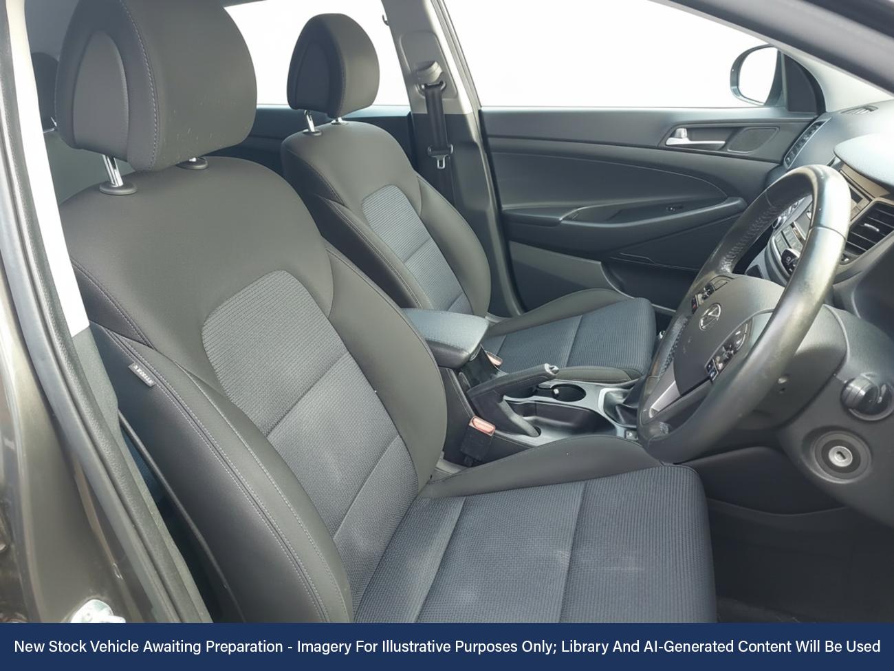 Used Hyundai TUCSON 2017 for sale - 76890212: Photo 3