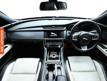 Used Jaguar XF 2016 for sale - 75536381: Photo