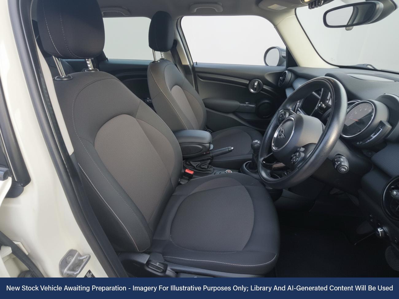 Used MINI Hatch 2019 for sale - 76391052: Photo 3