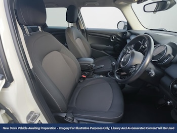 Used MINI Hatch 2019 for sale - 76391052: Photo