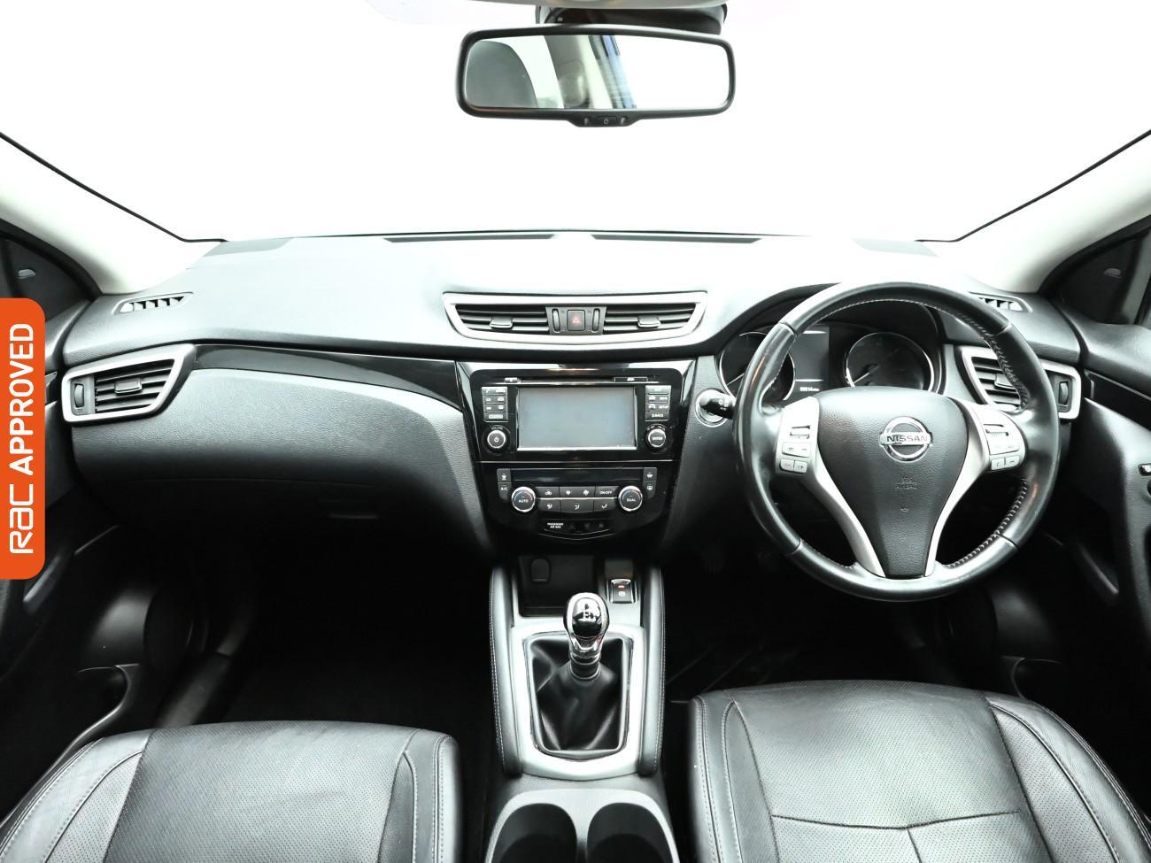 Used Nissan Qashqai 2015 for sale - 77165853: Photo 2