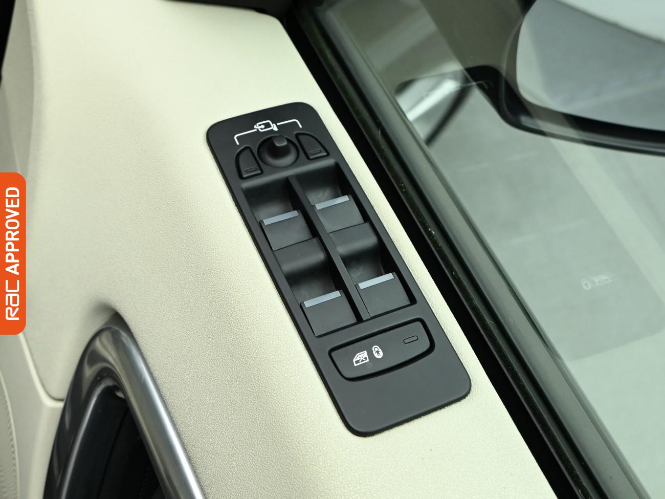 Used Land Rover Discovery Sport 2016 for sale - 76412747: Photo 25