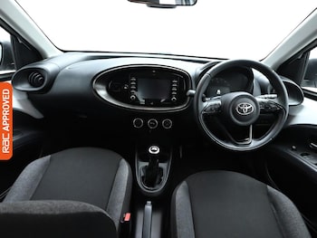 Used Toyota Aygo X 2023 for sale - 76047451: Photo 2