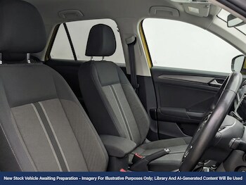 Used Volkswagen T-Roc 2020 for sale - 77791803: Photo