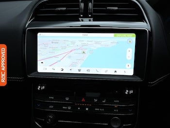Used Jaguar XE 2018 for sale - 75994399: Photo