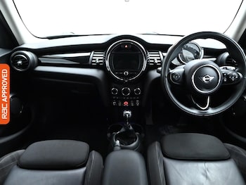 Used MINI Hatch 2019 for sale - 76207015: Photo 2