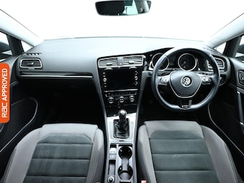 Used Volkswagen Golf 2020 for sale - 76126117: Photo