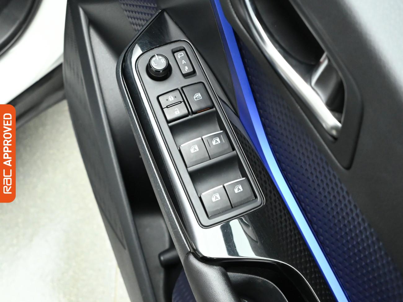 Used Toyota C-HR 2017 for sale - 76863204: Photo 24