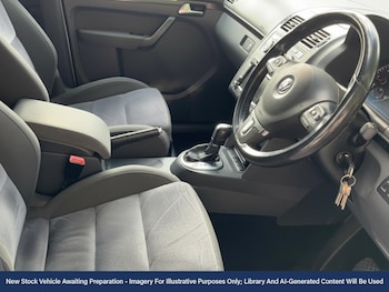 Used Volkswagen Touran 2012 for sale - 76391069: Photo