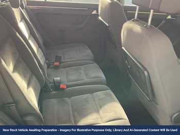 Used Volkswagen Touran 2012 for sale - 76391069: Photo