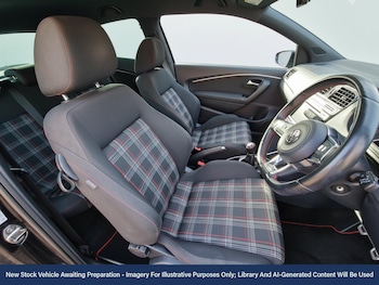 Used Volkswagen Polo 2016 for sale - 76436794: Photo