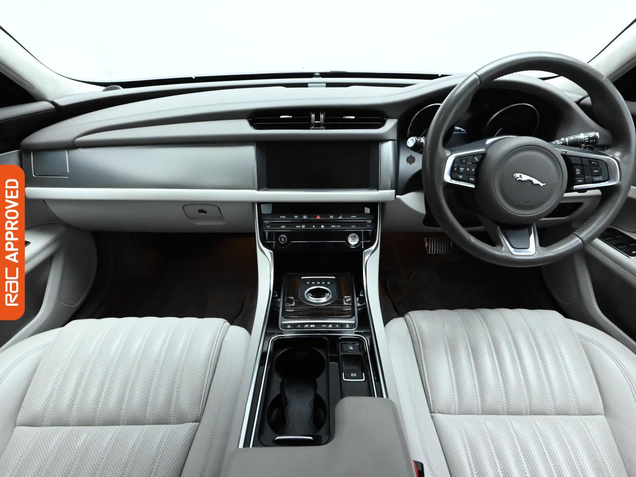 Used Jaguar XF 2018 for sale - 76177392: Photo 2