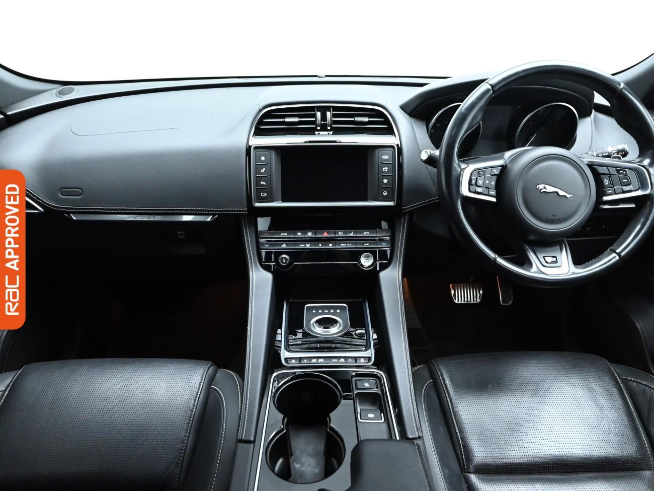 Used Jaguar F-Pace 2017 for sale - 76558120: Photo 2