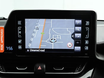 Used Toyota C-HR 2018 for sale - 76610882: Photo