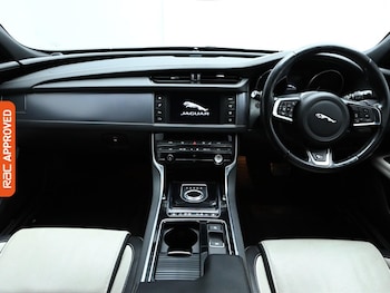 Used Jaguar XF 2018 for sale - 76330609: Photo