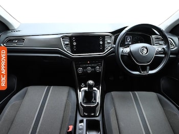 Used Volkswagen T-Roc 2019 for sale - 75407801: Photo
