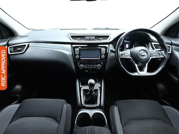 Used Nissan Qashqai 2017 for sale - 76016641: Photo 2