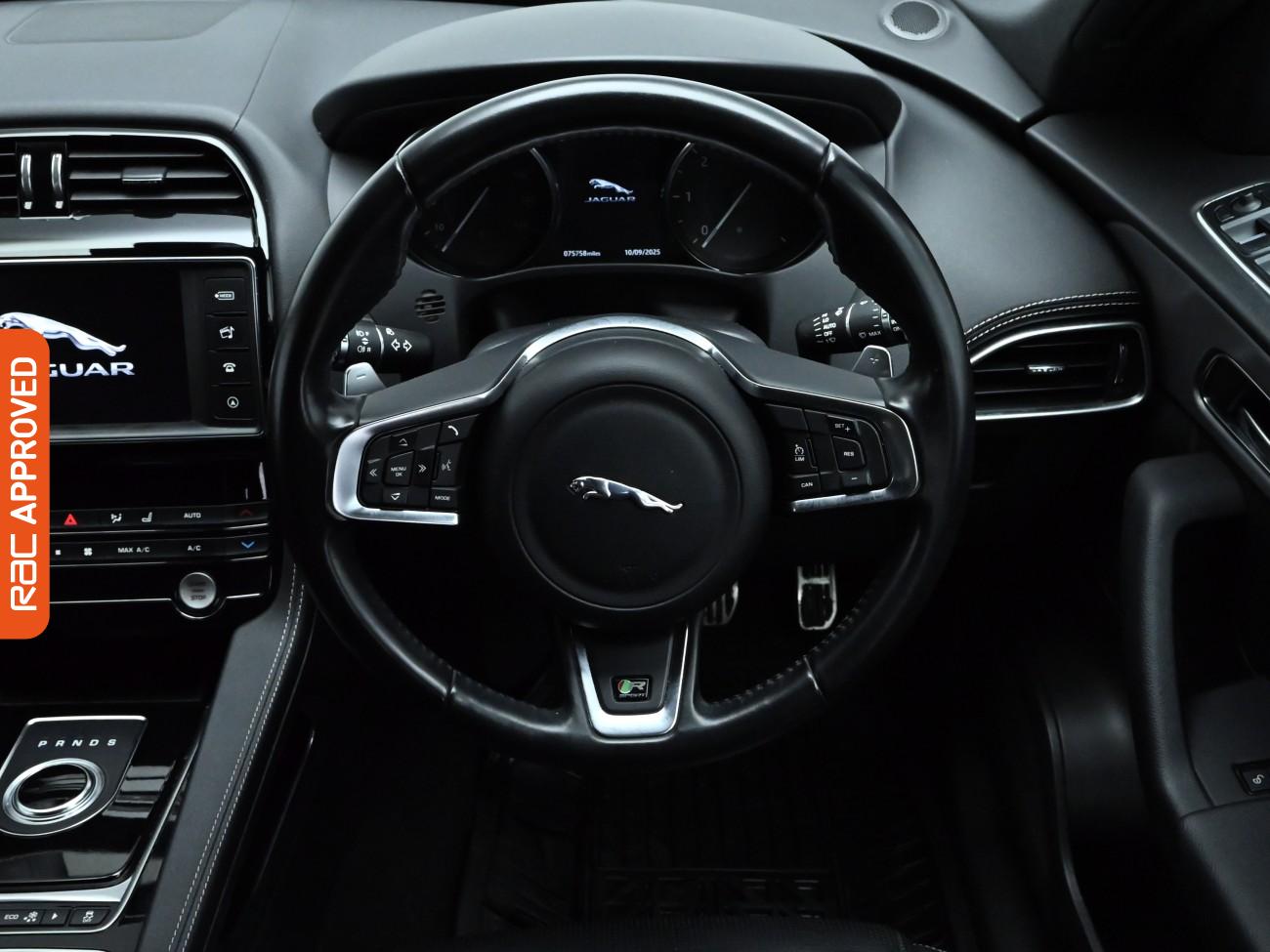 Used Jaguar F-Pace 2018 for sale - 76595831: Photo 9