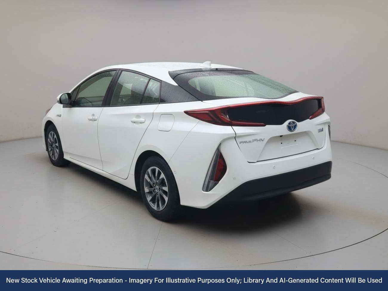 Used Toyota Prius 2018 for sale - 76412772: Photo 2