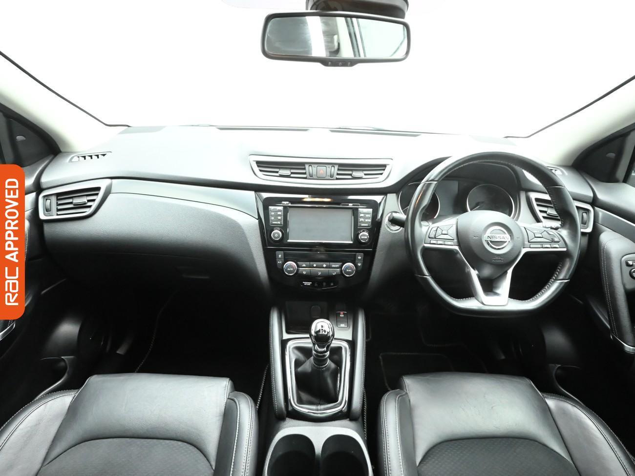 Used Nissan Qashqai 2017 for sale - 77236081: Photo 2