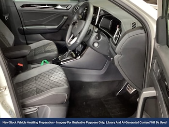 Used Volkswagen T-Roc 2023 for sale - 78869900: Photo