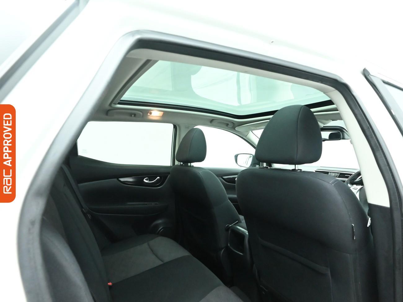 Used Nissan Qashqai 2015 for sale - 77240111: Photo 3