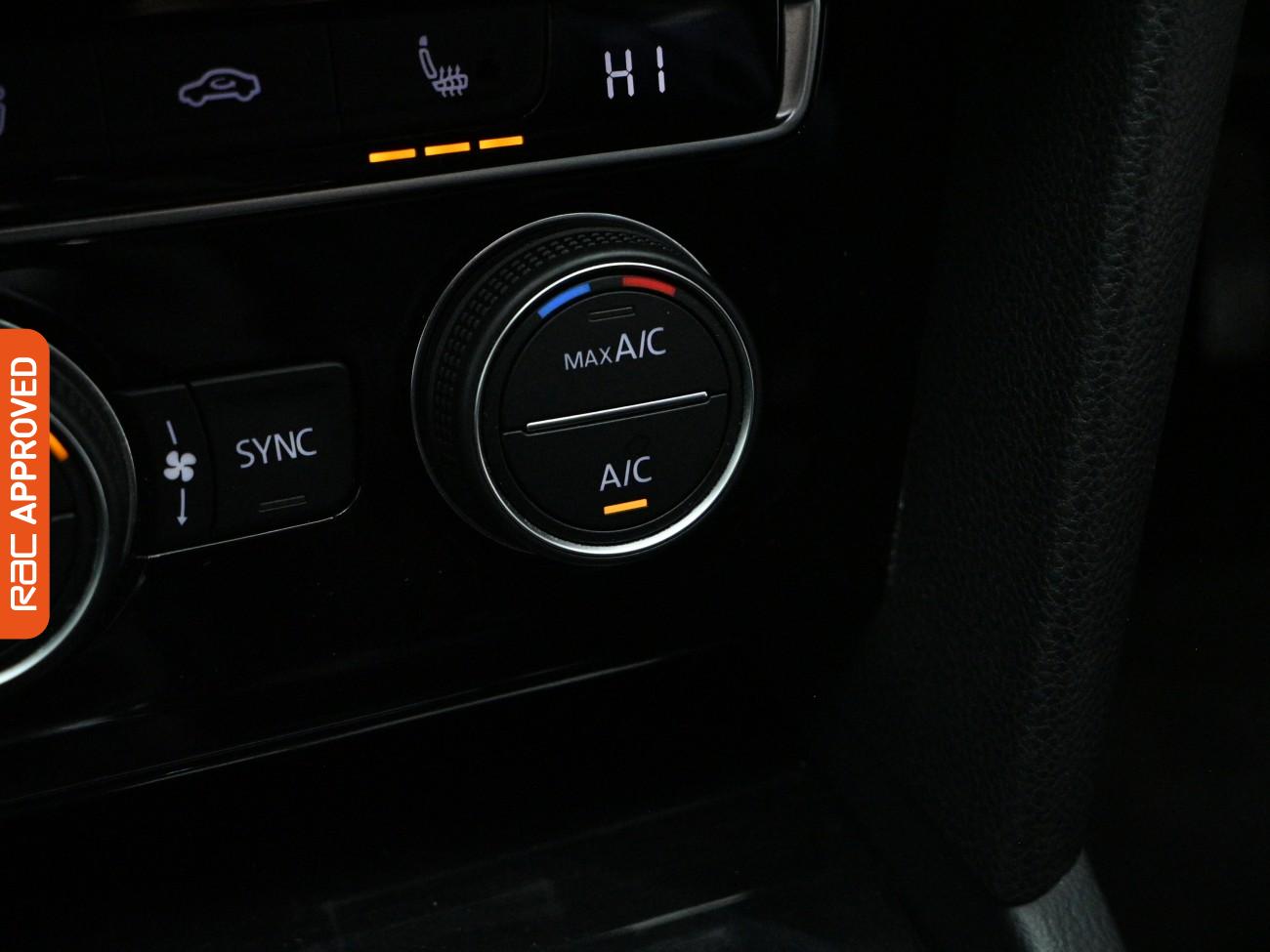 Used Volkswagen Passat 2017 for sale - 77743678: Photo 18