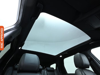 Used Land Rover Discovery Sport 2016 for sale - 75931373: Photo