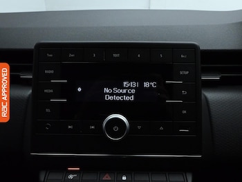Used Renault Clio 2020 for sale - 76113723: Photo 3