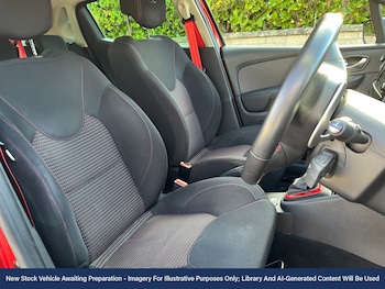 Used Renault Clio 2016 for sale - 76509181: Photo