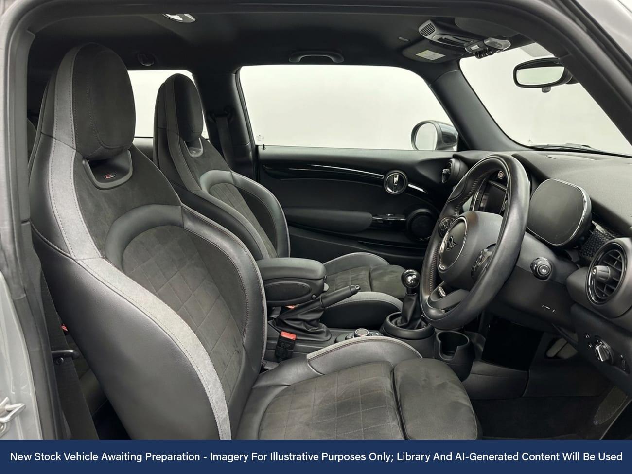 Used MINI Hatch 2021 for sale - 76980155: Photo 2