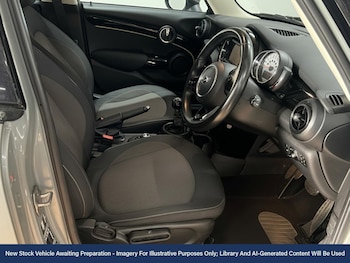 Used MINI Hatch 2021 for sale - 76480960: Photo