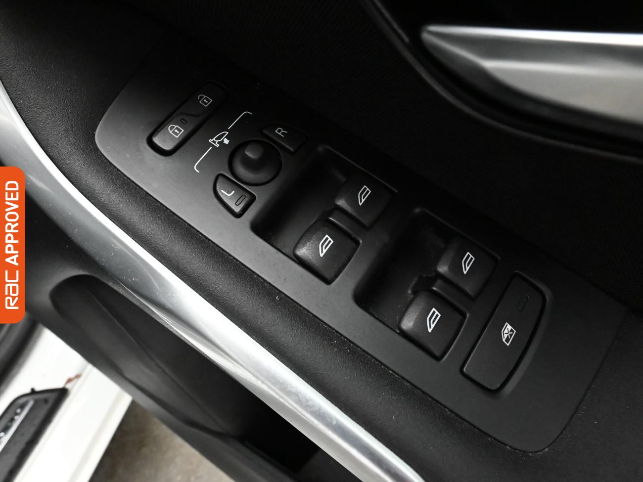 Used Volvo V40 2018 for sale - 76392009: Photo 24