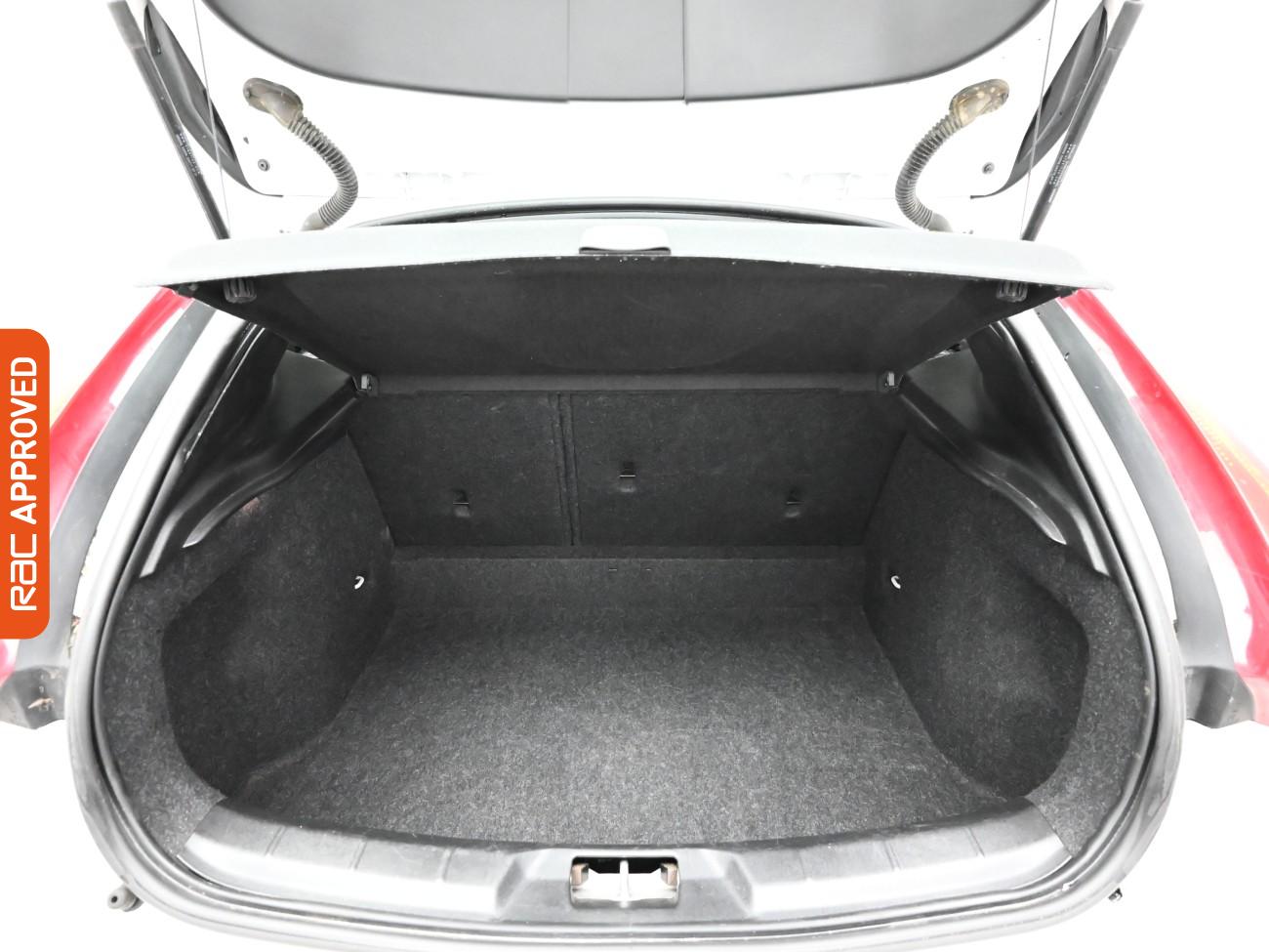 Used Volvo V40 2018 for sale - 76392009: Photo 25