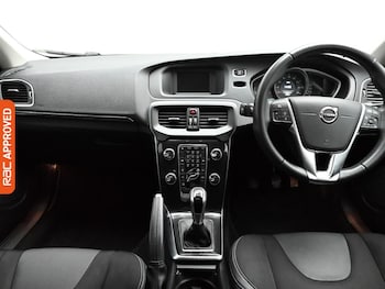 Used Volvo V40 2018 for sale - 76392009: Photo