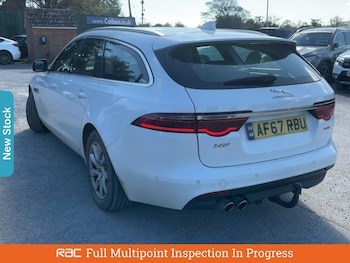 Used Jaguar XF 2017 for sale - 76142125: Photo