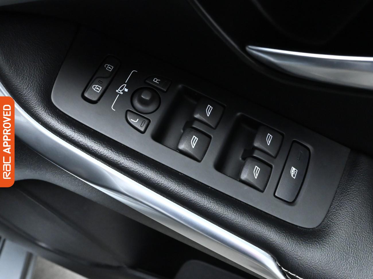 Used Volvo V40 2017 for sale - 76035251: Photo 24