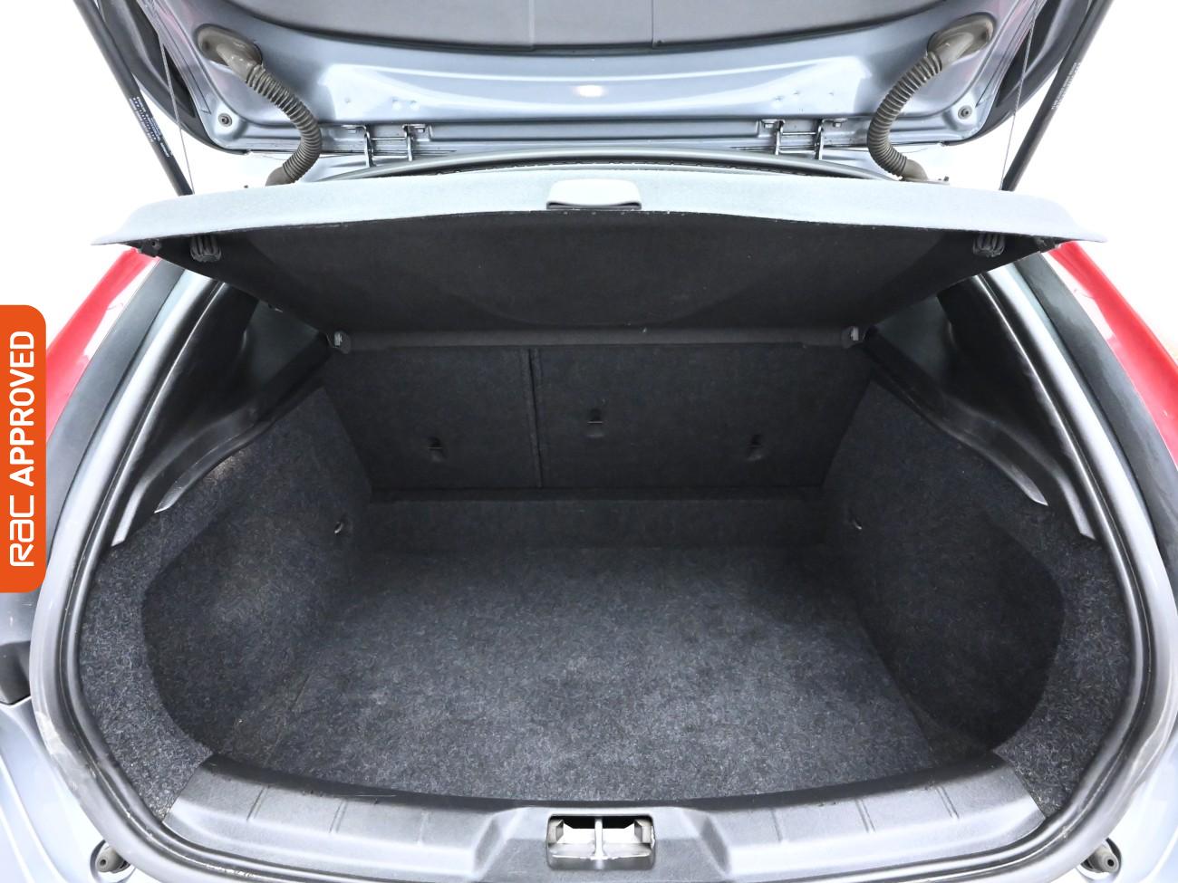 Used Volvo V40 2017 for sale - 76035251: Photo 25