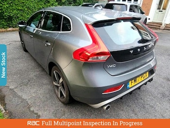 Used Volvo V40 2017 for sale - 76035251: Photo 2