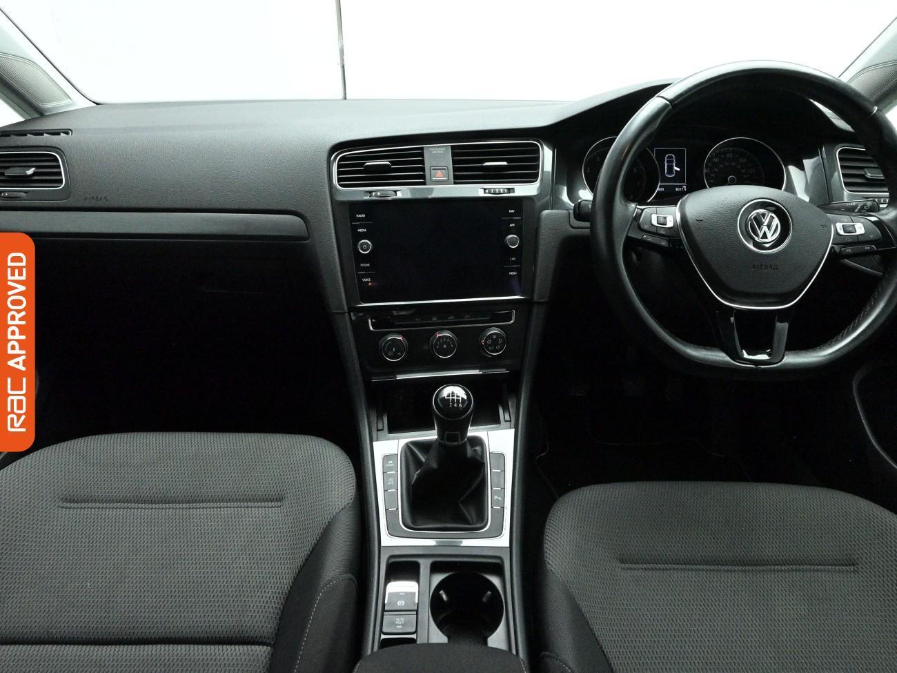 Used Volkswagen Golf 2017 for sale - 77996510: Photo 2