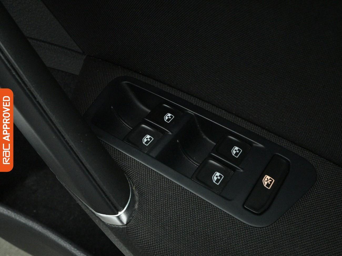 Used Volkswagen Golf 2017 for sale - 77996510: Photo 24