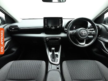 Used Toyota Yaris 2021 for sale - 77654297: Photo