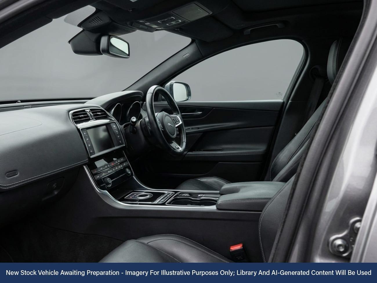 Used Jaguar XE 2016 for sale - 77123774: Photo 3