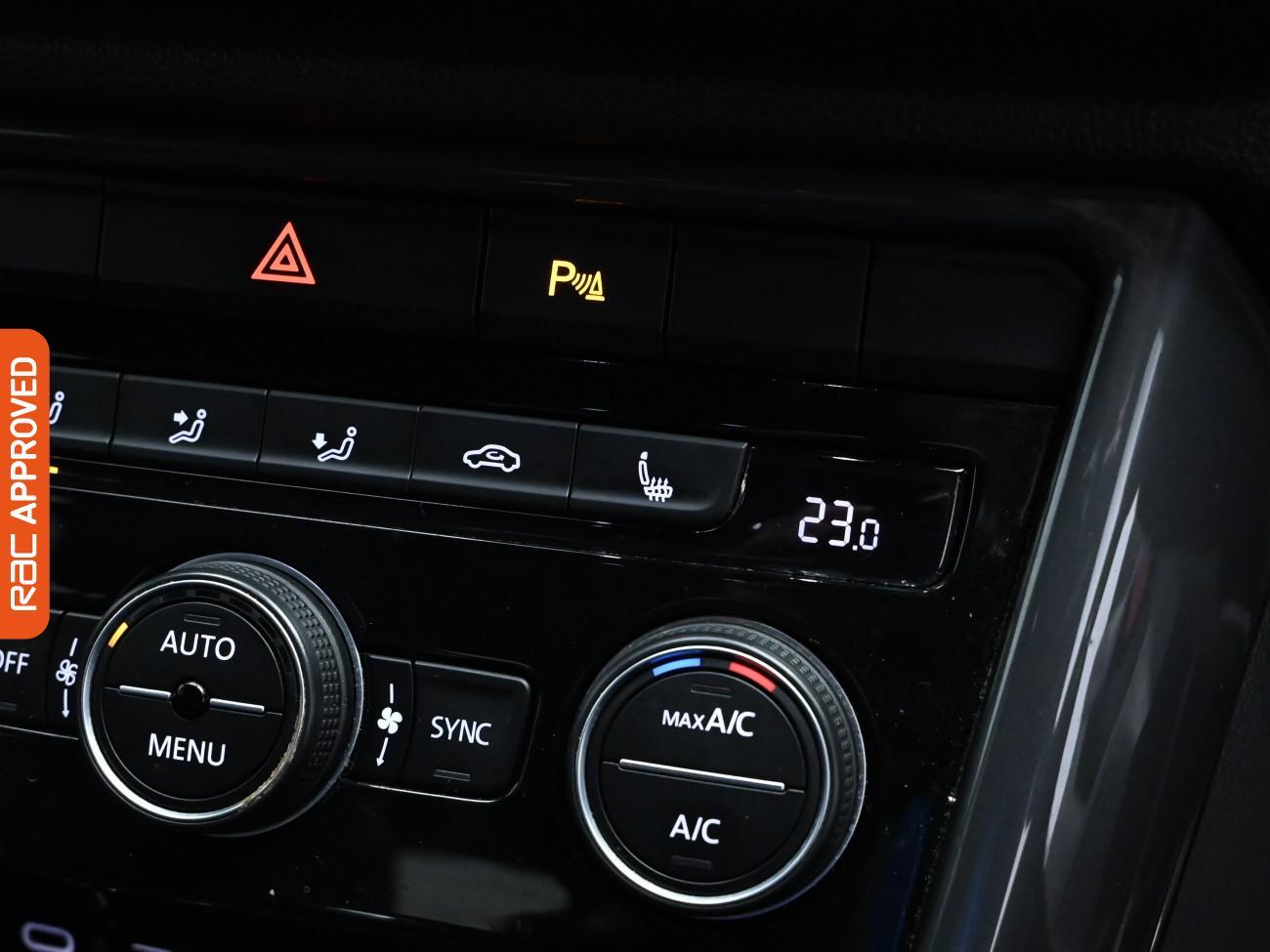 Used Volkswagen T-Roc 2021 for sale - 76353179: Photo 16