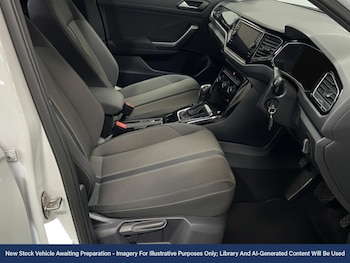 Used Volkswagen T-Roc 2021 for sale - 76576240: Photo