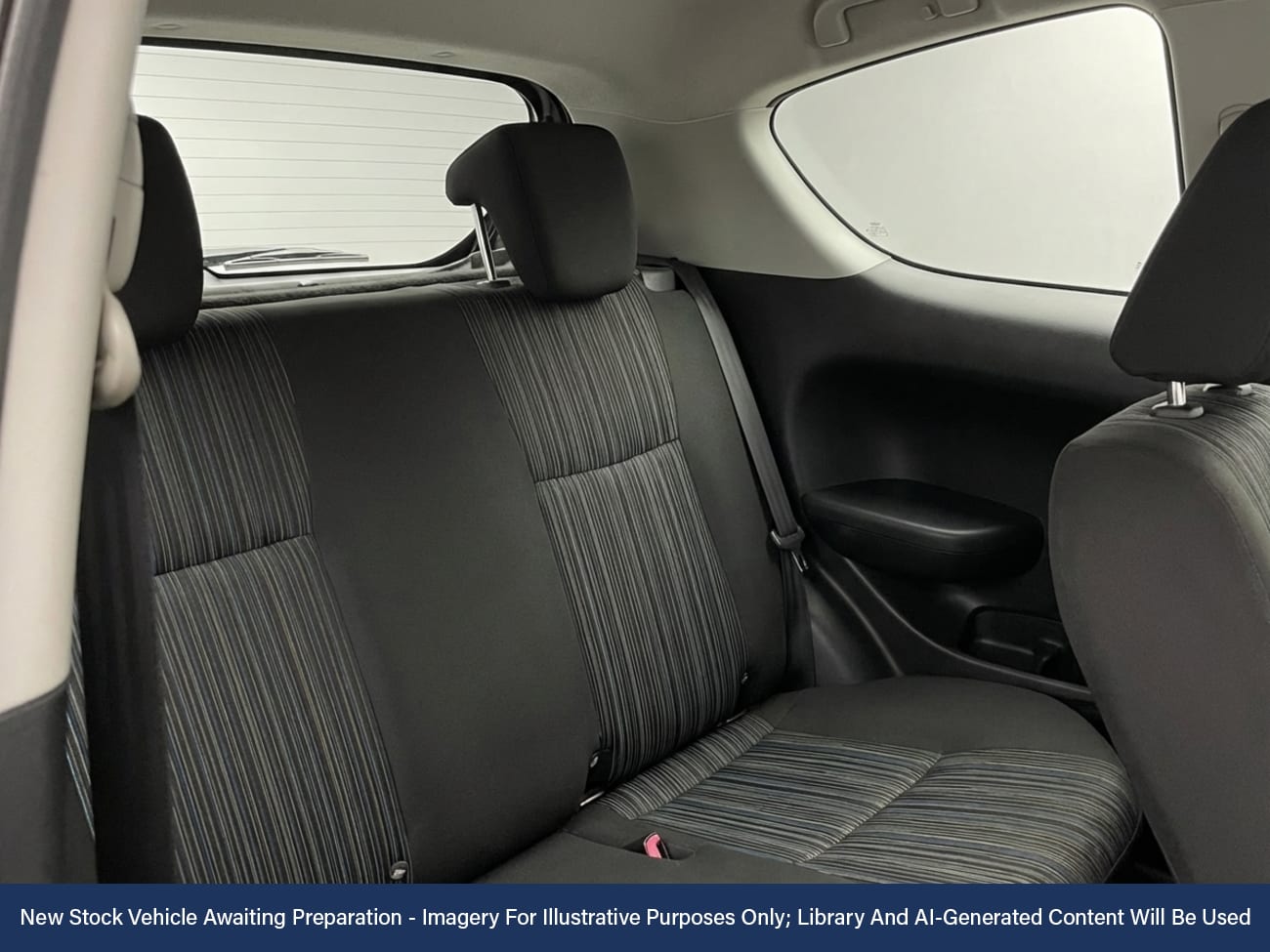 Used Suzuki Swift 2015 for sale - 77996520: Photo 4