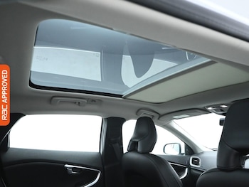 Used Volvo V40 2015 for sale - 75454172: Photo