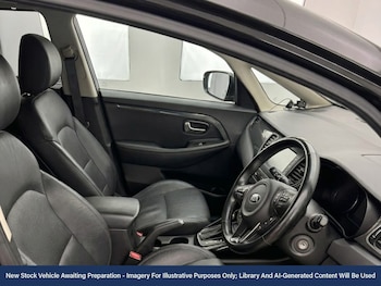 Used Kia Carens 2017 for sale - 79016912: Photo