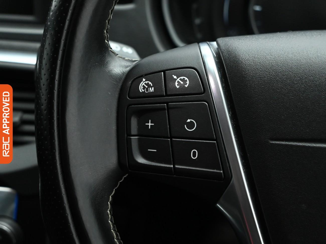 Used Volvo V40 2015 for sale - 76723891: Photo 17